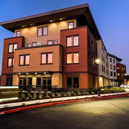 The Independence Hotel Bagian luar foto